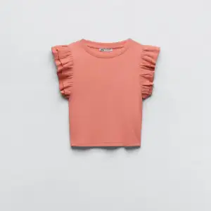 Fina Zara toppar i både rosa och vitt💞 40kr/styck eller 65kr för båda!!🫶🏼