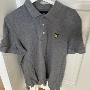 Lyle & Scott piké - Lyle & Scott piké. Storlek L, knappt använd