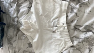 Juicy shorts - Frote shorts ifrån juicy couture, säljer då de ej kommer till användning. Stl m men passar även xs/s
