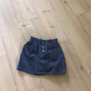 Blå zara kjol - Jätte fin kjol från zara kids, stl 140 (10 år) kontakta för fler bilder💙