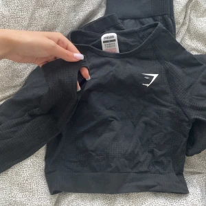Gymshark 💕 - Tröjan är endast använd 2 gånger💕 Passar bäst för dig som är mellan xs-s❤️     Som ny ✨