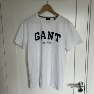 Ny gant t-shirt - Gant t-shirt ny, helt oanvänd  Färg:vit  Storlek: L  Pris: 150kr 300 kr