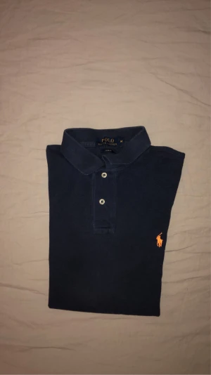 Två Ralph Lauren piké paketpris - Säljer två fina Ralph Lauren pikér billigt, båda två för 230kr.