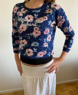 Tröja 👚 - En fin blommig tröja för barn. Jätte gullig och mysig