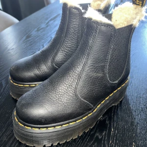 Dr Martens  - Snygga vinterkängor  Knappt använda 