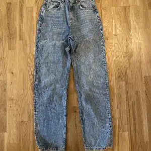 Säljer dessa jeans från Ginatricot. Oanvända och storlek 34.