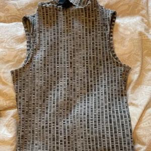 Grå topp - En skön grå topp som passa till nästan allt!