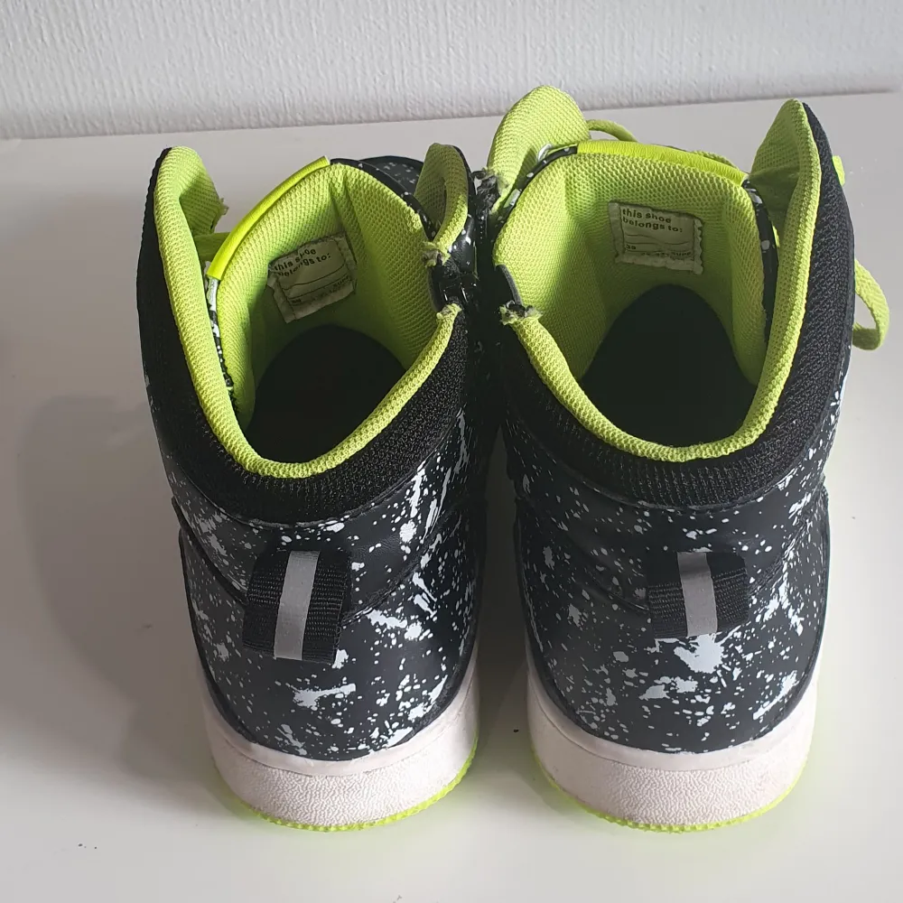 Sneaker shoes  Very good condition. Skor.