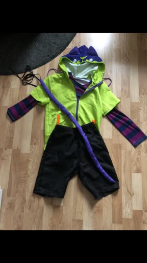 Miya sk8 cosplay - Miya från sk8 the infinity cosplay kostym. Hör av er om ni är intresserade av peruken också så kan jag ordna paketpris. 