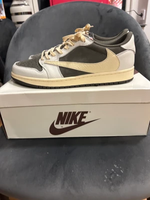 Jordan 1 - Säljer mina 1,1 replika Jordan 1 Travis Scott priset går att diskutera 