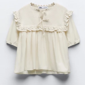 Stickad topp  - Säljer denna super fina topp från zara,  har använt typ en gång. Säljer för ett väldigt bra pris också💖