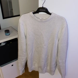 Dobber tröja  - Använd 3 gånger i helt nytt skick