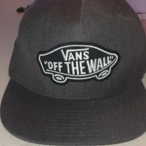 simpel keps från vans, har inget minne av att jag nånsin avnänt den, skick 10/10