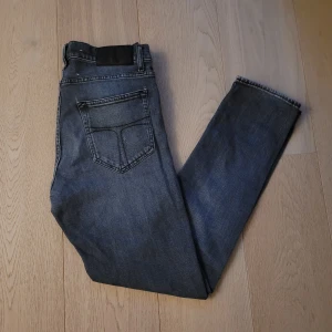 Tiger of sweden jeans - Riktigt feta gråa tiger of sweden jeans! Inga skador, strl W31L32 passar mig som är 185!