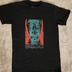 Fucking awesome t-shirt - Säljer denna fucking awesome tishan då jag inte använder den. Size S och den är i nyskick. Skriv ifall du undrar något och priset kan diskuteras👍🏽