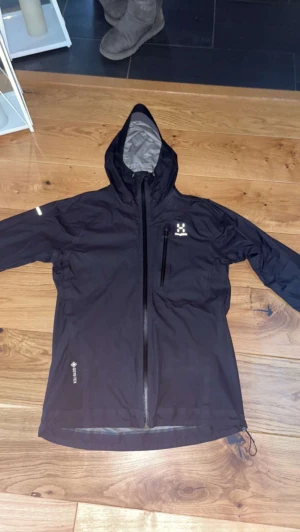 Haglöfs Jacka - En Haglöfs Windbreaker jacka i storlek S Skick 10/10 PRIS GÅR ATT DISKUTERA 