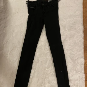 Vintage Diesel Jeans  - Vintage Diesel jeans, väldigt låg midja, har inga bilder på. Storlek 28 i midjan, köparen står för frakten 