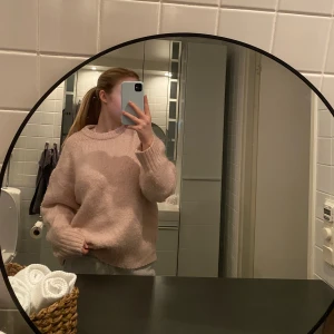 Stickad tröja ZARA - Jättefin rosa stickad tröja från Zara i storlek S 💕