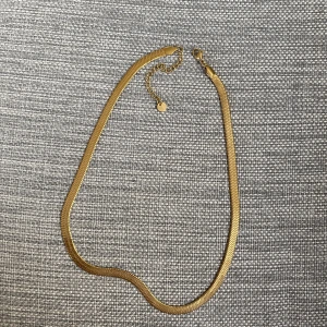 Guld halsband rostfritt stål - Jötte fint men har flera lika dana