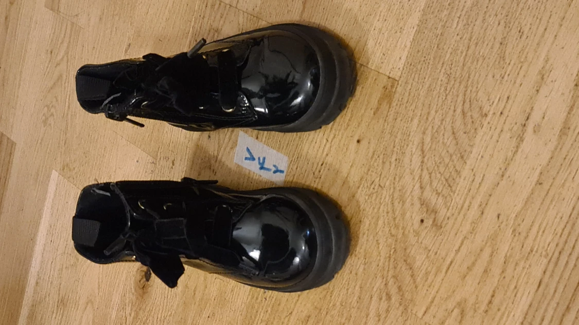 Barnskor märke H&M st 24 - 90