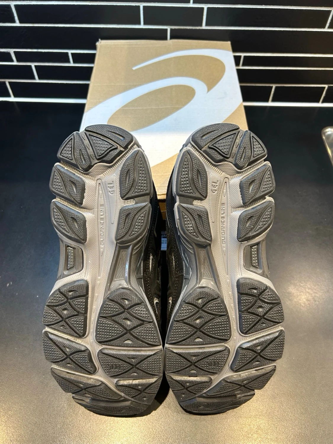 ASICS GEL-NYC – Svart/Grå  - 4