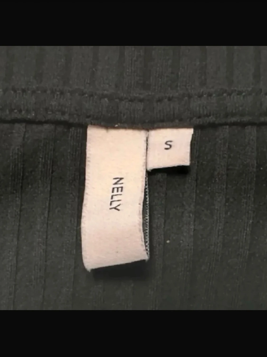 Nelly svart ribbad crop top med  fyrkantig halsringning och söt knytning • Y2K • Coquette • Stretch • Strl S - 3
