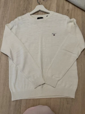Gant sweatshirt - Säljer min gant sweatshirt som blivit använd ett fåtal gånger i övrigt så är den i fint skick och priset kan diskuteras 