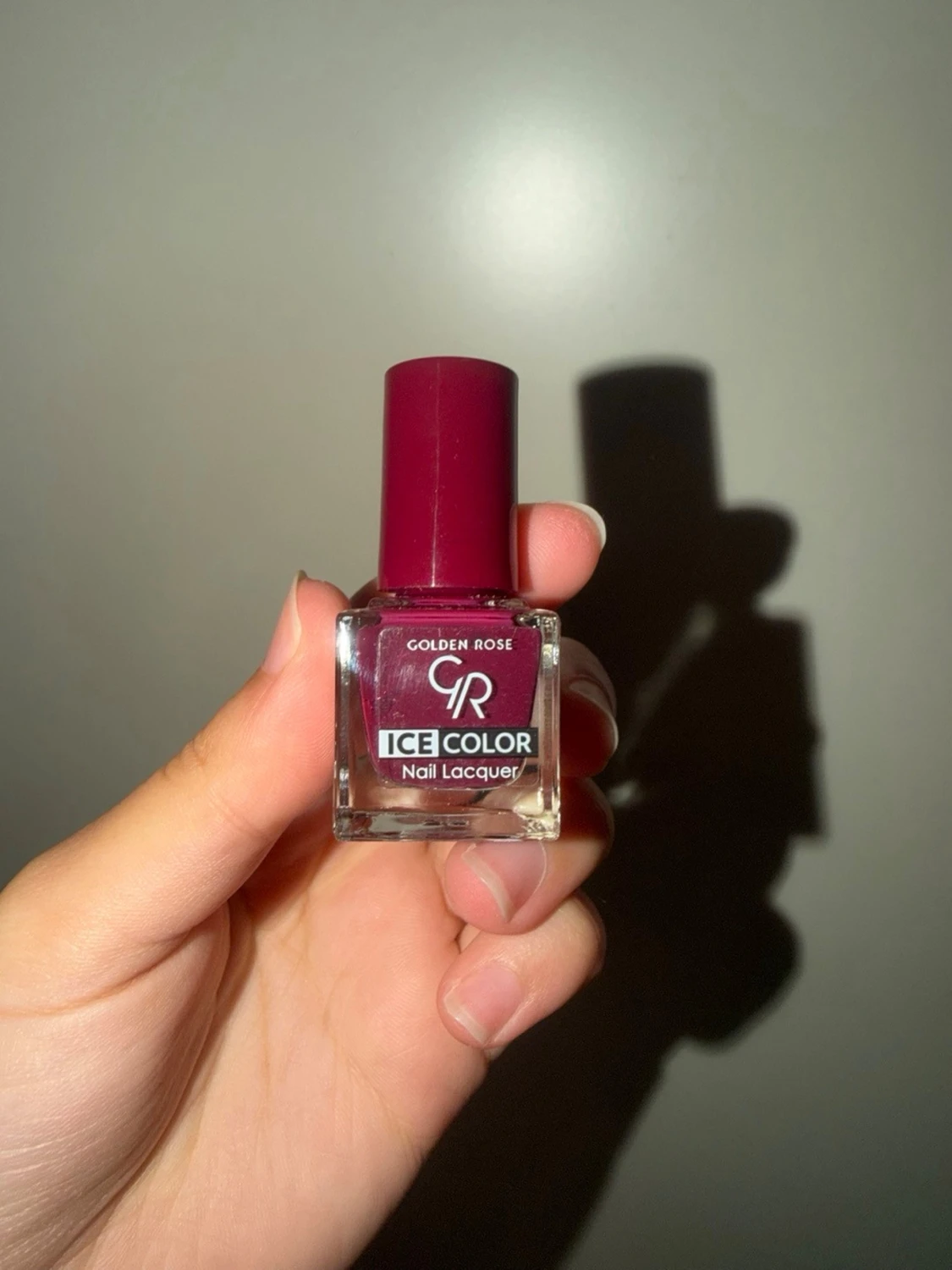 Mörkrött nagellack Golden Rose