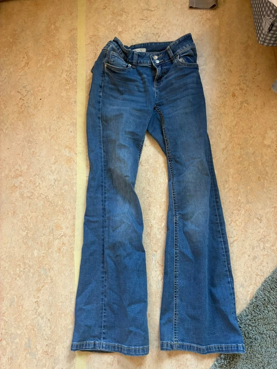 Blå bootcut jeans med låg midja - 2