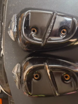 Krasch puckar med blinkers - Ett par krasch puckar med blinkers som passar till Yamaha Slider. De funkar perfekt bara att själva krasch pucken är lite skrapad.