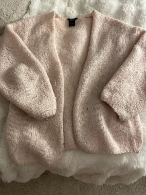 Rosa kofta!🎀🌸🦄 - En rosa kofta ifrån Lindex som har använts få tal gånger!🎀🎀🎀