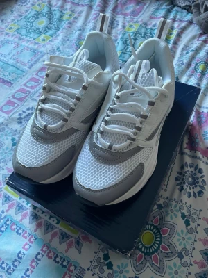 Christina dior sneakers - Oanvända‼️kommer mer låda✅                        Kan fraktas samma dag🫡