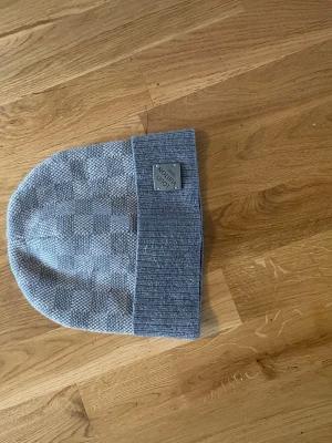 Zara  - Fet grå mössa från Zara 