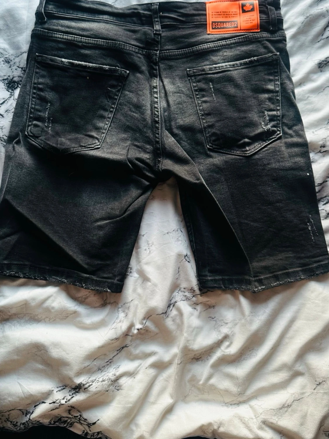 Svarta distressed shorts från Dsquared2 - 2