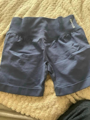 Dfyne shorts - Dfyne shorts i färgen Deep sea, storlek Small. Aldrig använd, tillkommer original förpackning. Modellen heter impact.