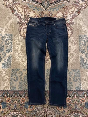 Diesel Jeans - Diesel larkee-beex, regular tapered fit W31 L30.