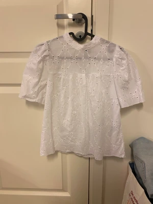 Söt blus från vero Moda  - Aldrig använd!