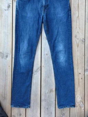 Nudie jeans lean dean  - Säljer ett par nudie lean dean jeans skriv om ni är intresserad av att köpa kan gå ner i pris vid snabbköp 