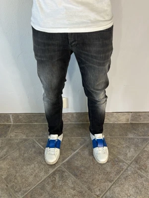 Dondup George Jeans - CONDITION — 9/10 Excellent condition.  Light signs of wear.     SIZE — 33 Model is 170 cm, 67kg  MEASUREMENTS (CM) (Please refer to the last photo for measurement guide)  A — 40 cm  B — 91 cm  C — 15 cm