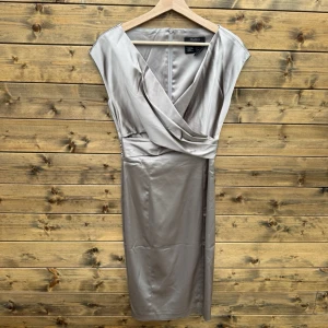 MaxMara Cocktailklänning (S-M) - Mycket gott begagnat skick. 75% satin 25% polymaid 3% elastan. Storlek S-M.     1028