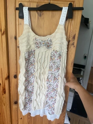 Blus - Supersnygg 2000-tals blus🌟 