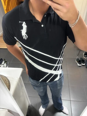 Ralph Lauren Pike - Storlek L passar M därav klassad som M, skick 9/10. Postar samma dag!