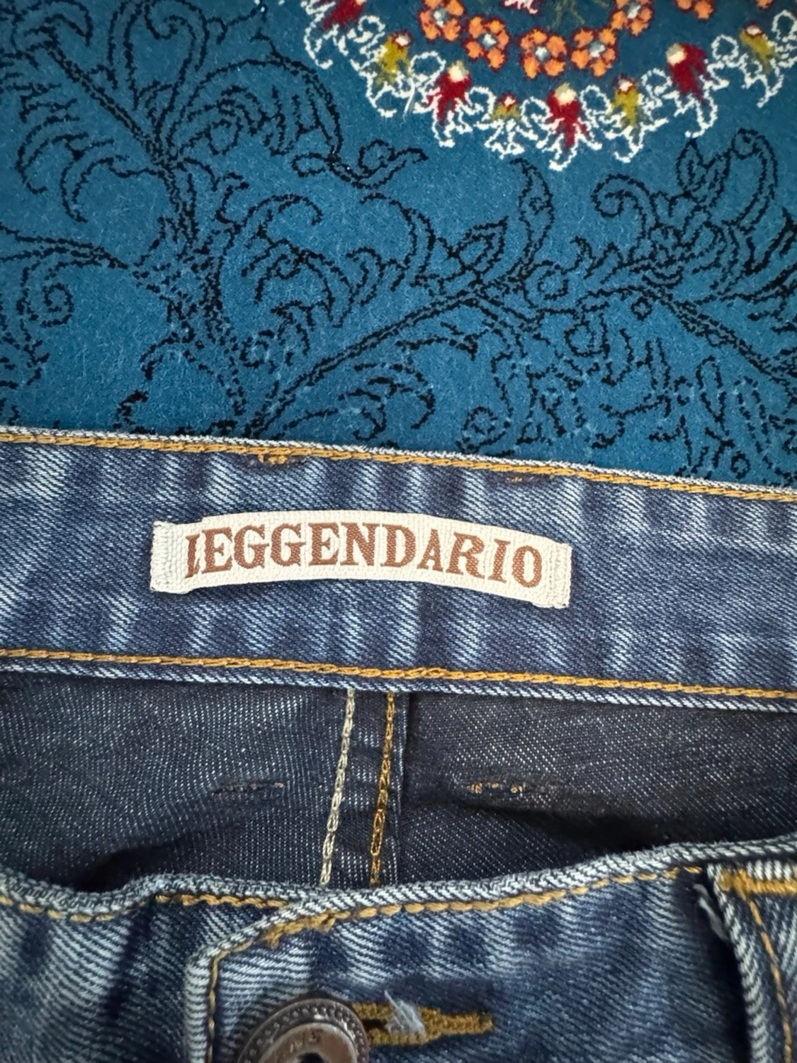 Blå raka jeans med slitningar - 3