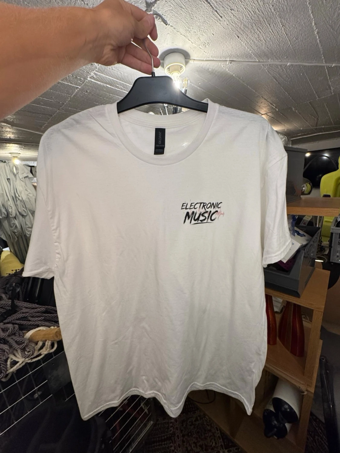Vit t-shirt med tryck Electronic Music