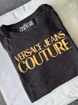  VC Tshirt - Original VC tshirt! Size 34, in good condition. Send you offer and we see if we can agree. I will send it as quick as possible 💕