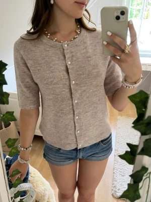 Beige kofta från Lager 157 - Supersöt beige kofta från Lager 157. Aldrig använd💗