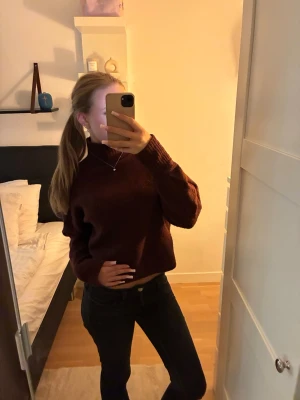vinröd stickad tröja från Zara!! - knappt använd och inga defekter!!