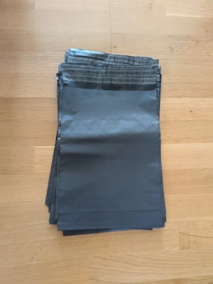 100 st postorderpåsar  - Från mailingbags. Strl L 25x39 cm