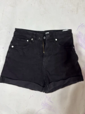Svarta jeans short - Svarta jeans shorts
