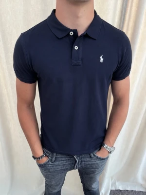 Ralph Lauren Piké - Helt ny Ralph Lauren piké i M sitter som S. Hör av dig vid minsta fråga🙌